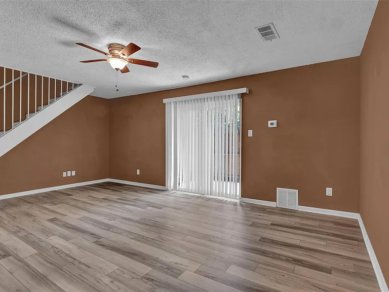 5002 Blue Spruce Cir #C — Photo 8