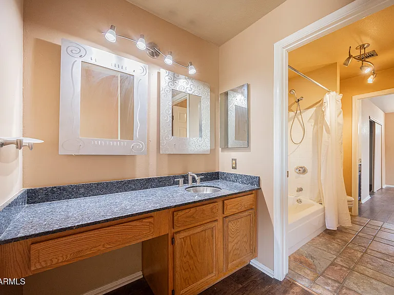 1650 N Ventura Ln — Photo 21