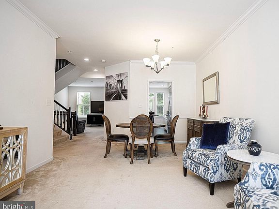 3rd image of 1259 Colonnade Ln