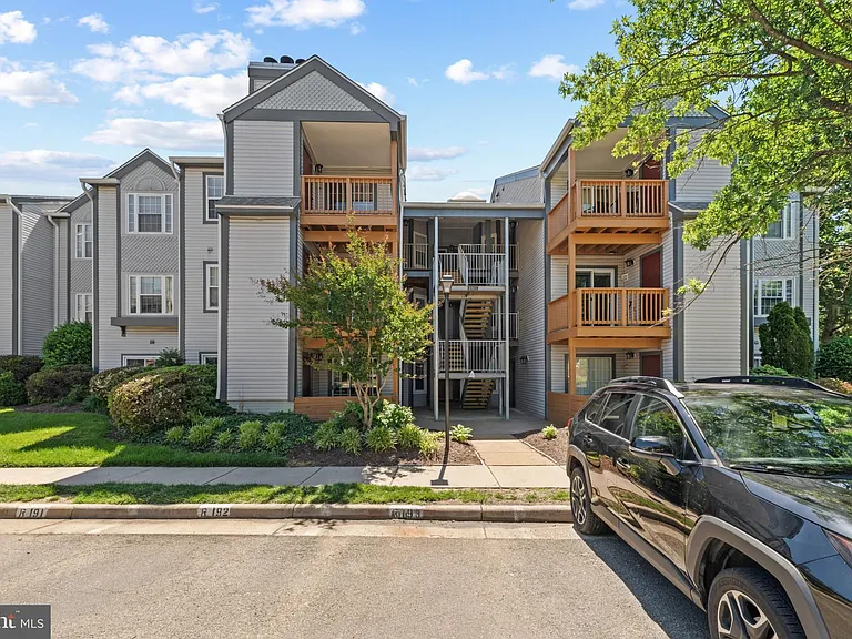 6901 Victoria Dr #I — Photo 1
