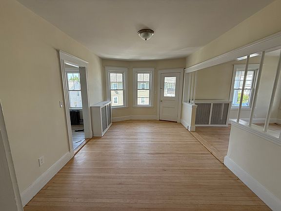 4th image of 675-677 Humphrey St #2