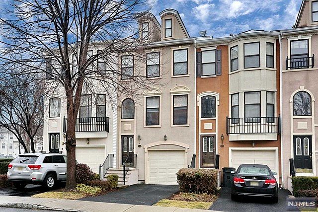 1st image of 336 Wilshire Dr