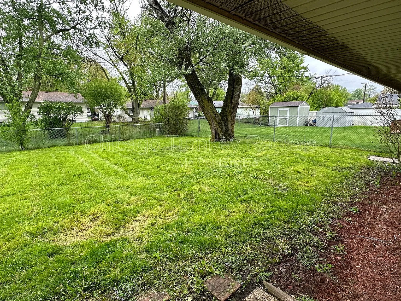 3 bed, 1.5 bath, 1201 sqft, $2,300 — Photo 2