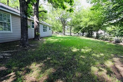 117 Hackberry St — Photo 2