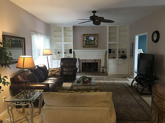4th image of 820 Forest Oak Dr