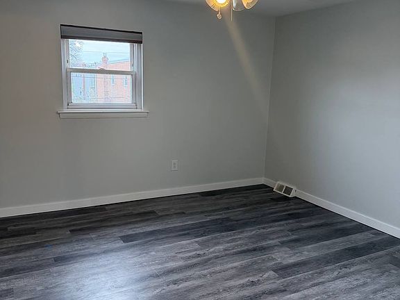 4th image of 3831 Charteris Rd
