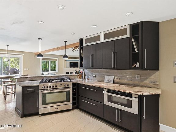 4th image of 665 Highlander Cir