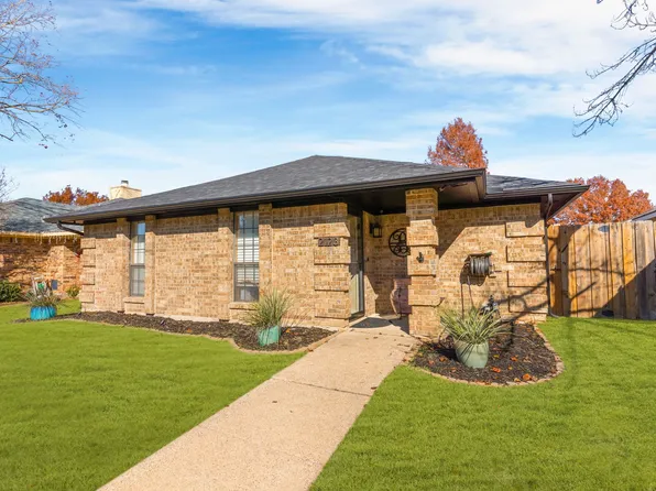 2123 Greenview Dr, Carrollton, TX 75010