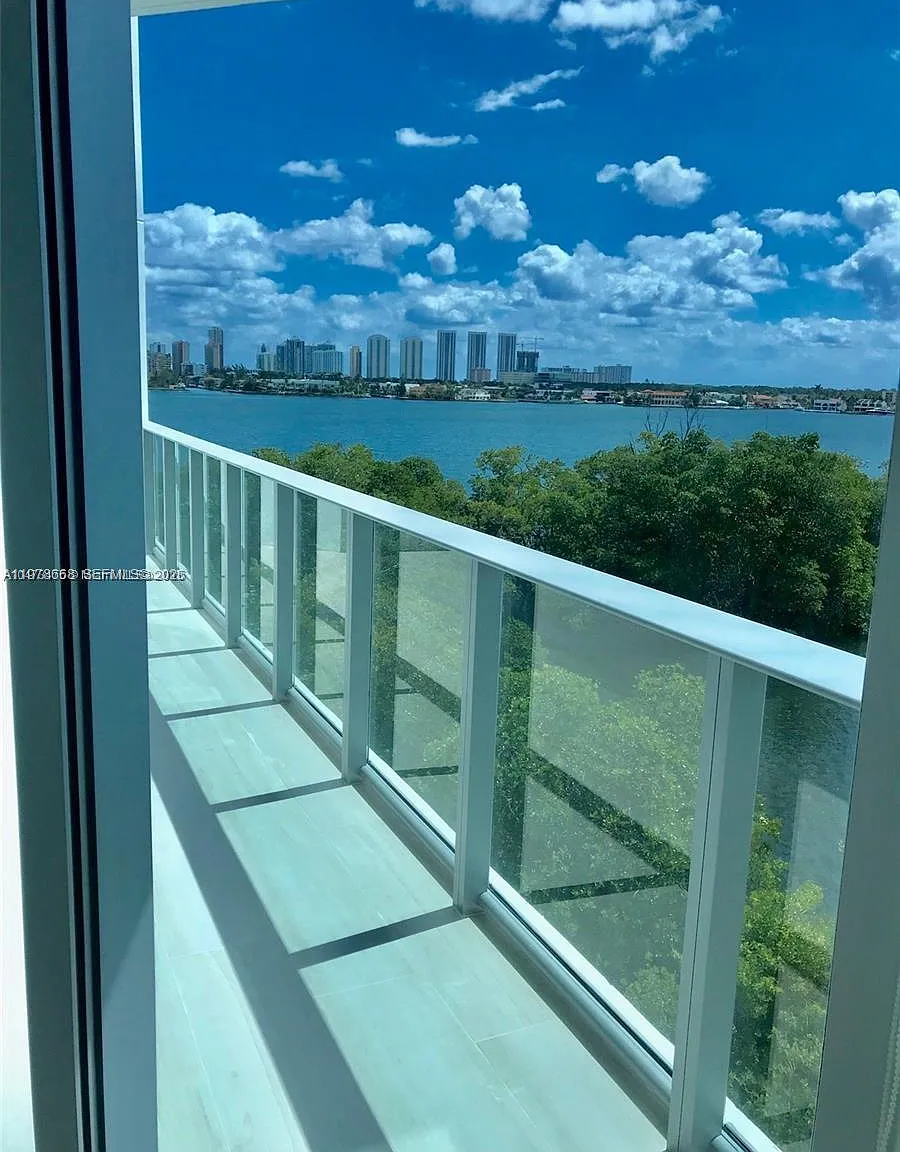 Marina Palms Residences S — Photo 3