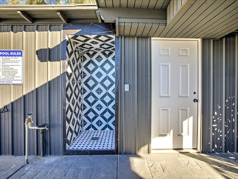 1604 N Forgeus Ave — Photo 24