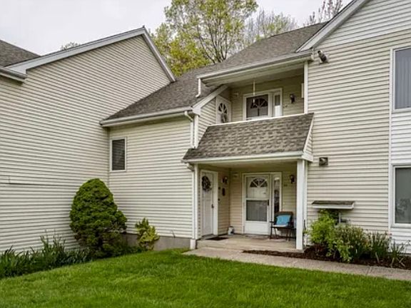 2 private entryways and 2 balconies with sitting areas in both- upstairs front and in the back off of the kitchen and living room