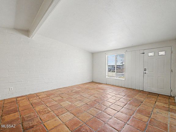 2nd image of 930 W 3rd Ave