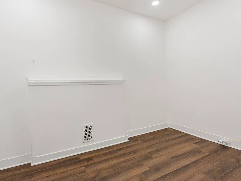 2212 W Fayette St — Photo 6