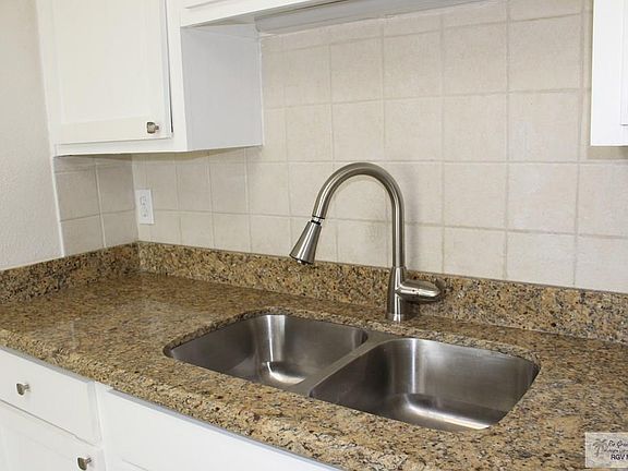 4th image of 1869 Woodway Dr