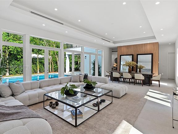 2nd image of 411 Caligula Ave