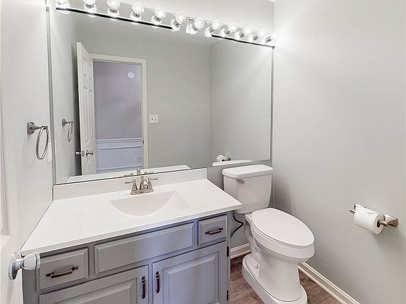 5th image of 2592 Falmouth Rd