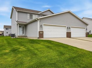 1577 Hunters Creek Way, Marion, IA 52302