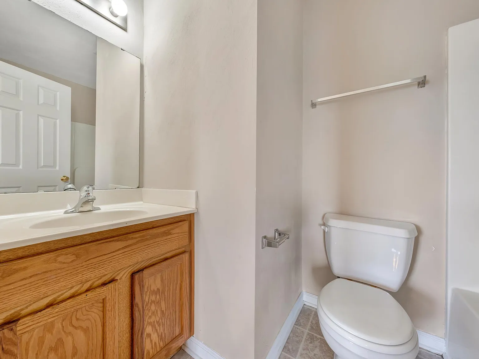 3 bed, 2.5 bath, 1408 sqft, $1,449 — Photo 4