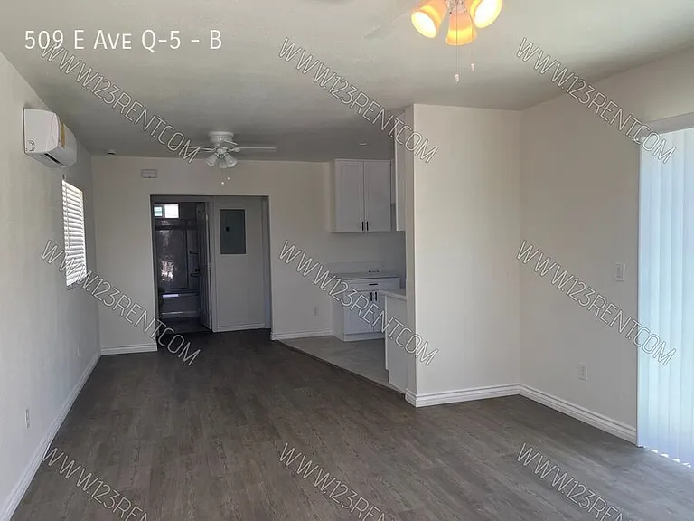 509 E Avenue Q #5-B — Photo 1