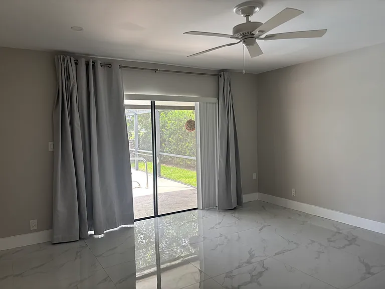 E Oakmont Dr — Photo 8