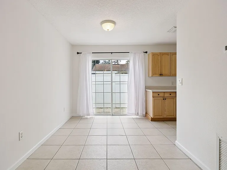 1105 N Rockingham Ave — Photo 6