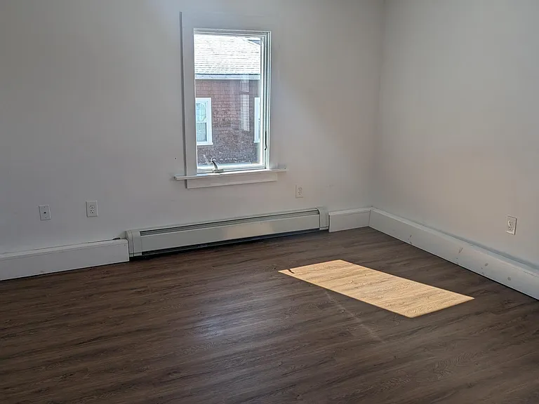 22 Chase St — Photo 3
