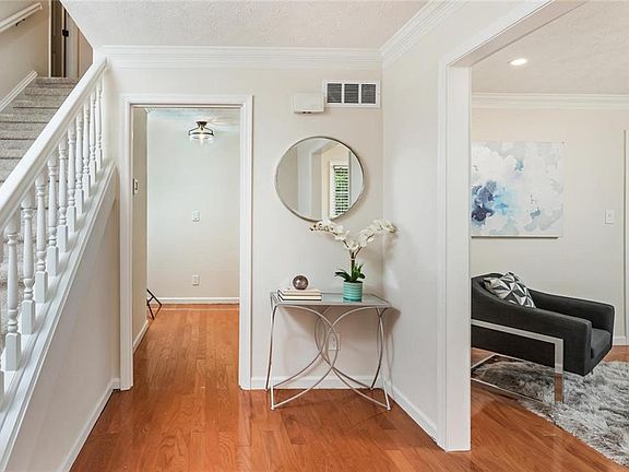 3rd image of 1426 Logan Cir