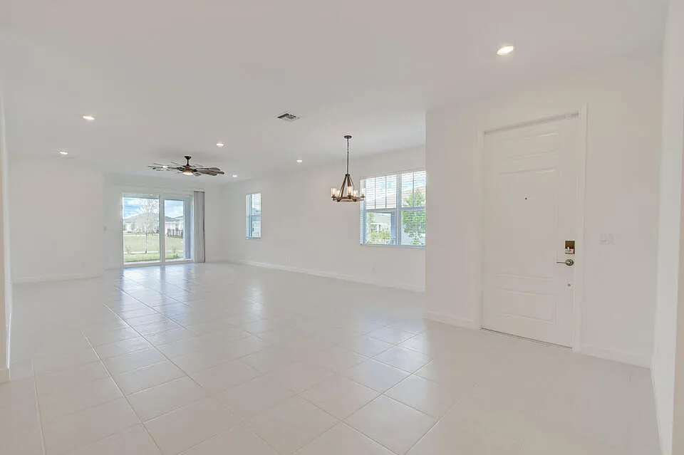 3 bed, 2.0 bath, 1952 sqft, $3,400 — Photo 3