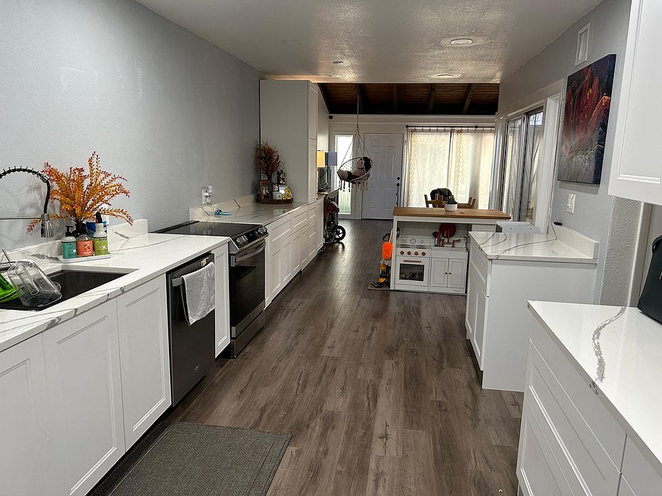 2nd image of 8 Loma Alta #8