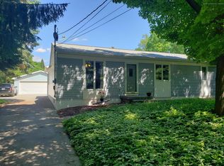 435 Stoll Rd, Lansing, MI 48917