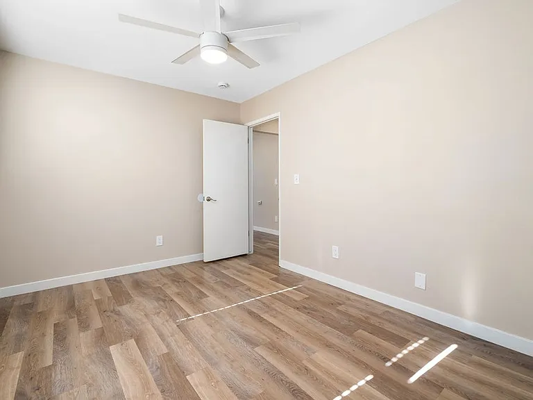 153 N 16th St — Photo 39