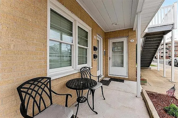301 E Lavender Rd #B — Photo 2