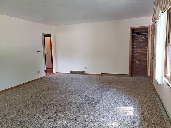 3rd image of 412 Wildwood Ct