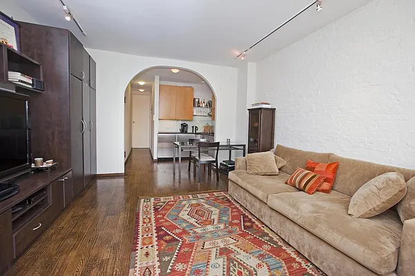 Rented by Olshan Realty | media 1