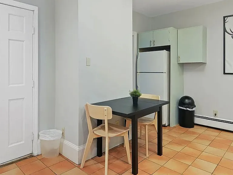 132 Chiswick Rd #A — Photo 3