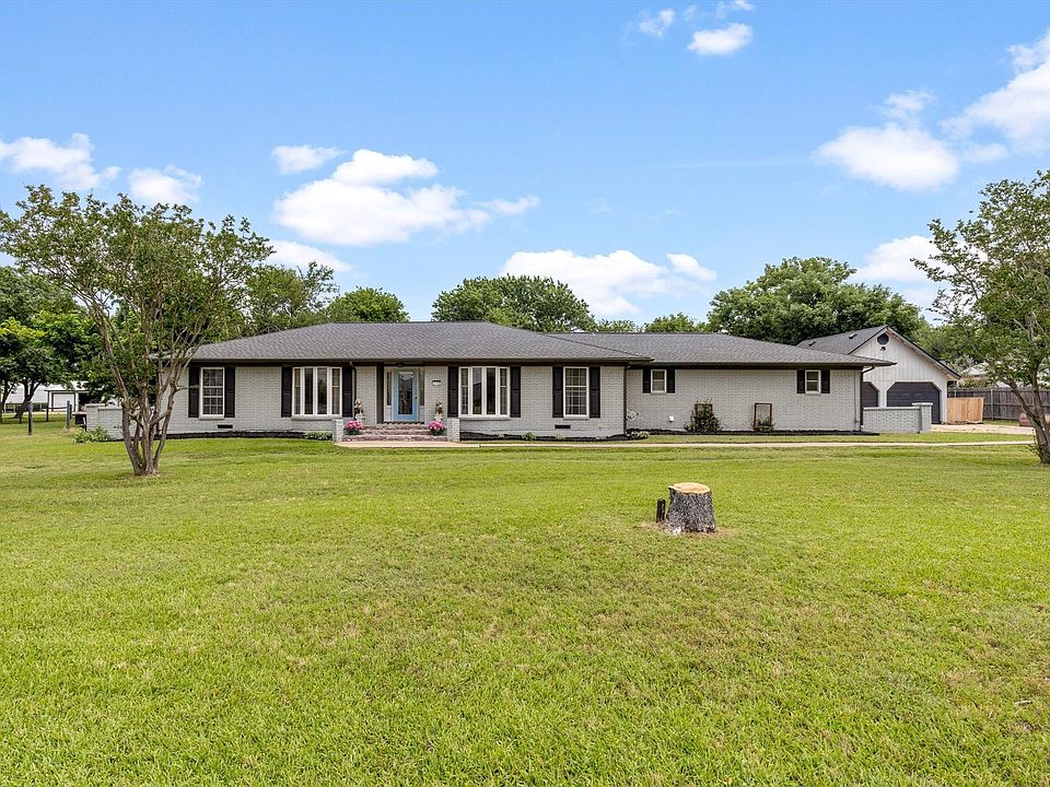 1st image of 216 Meadowlark Ln