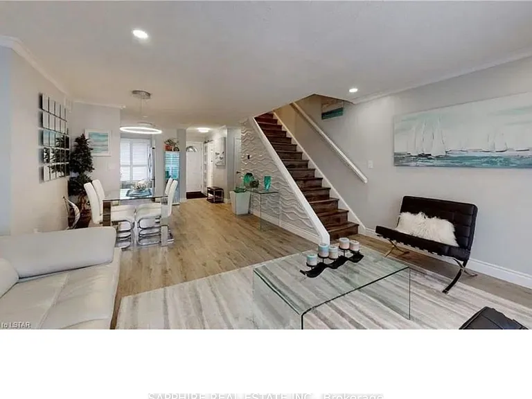 650 Wonderland Rd S — Photo 12