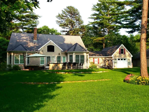 31 Fairway Drive, Hales Location, NH 03860