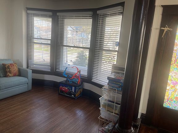 4th image of 571 E New York St