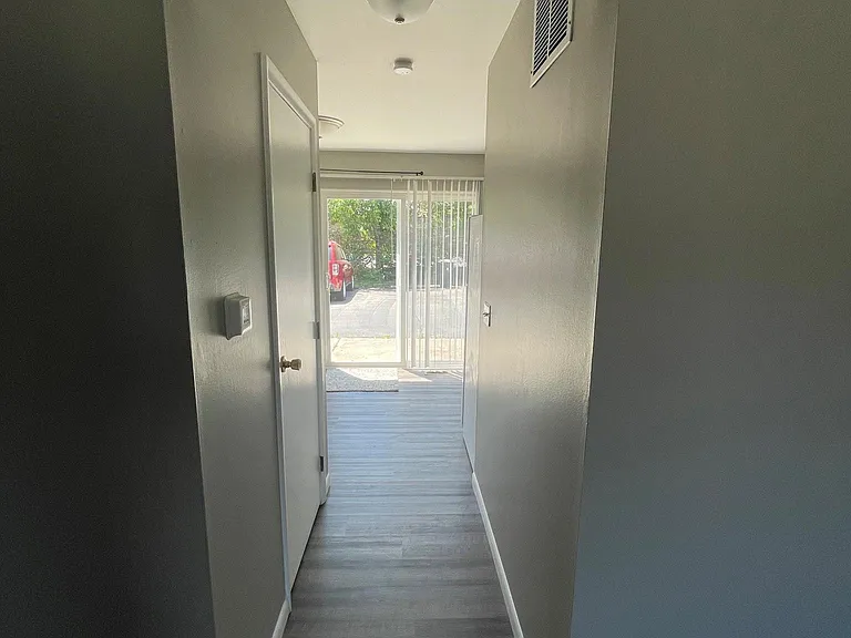 540 Thoma Pl #C — Photo 8