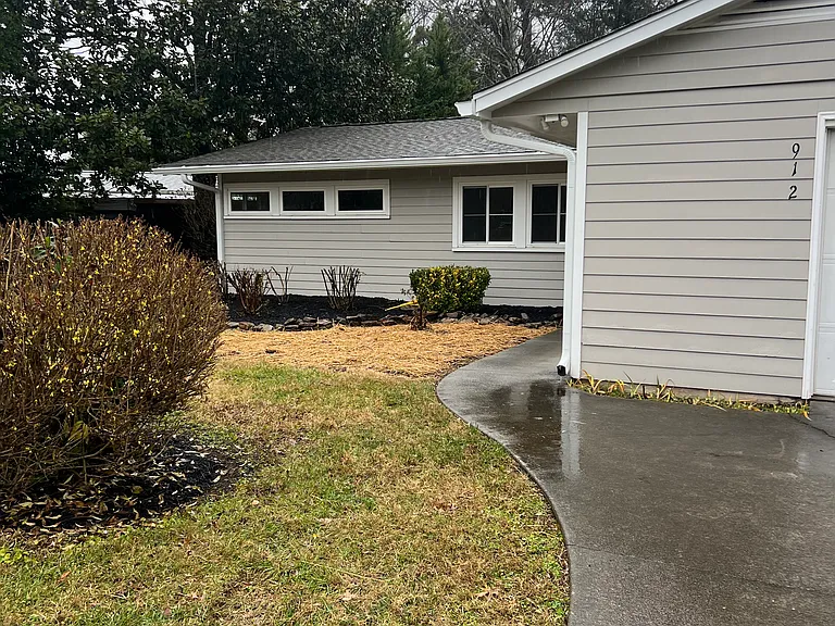 912 Wesley Rd — Photo 4
