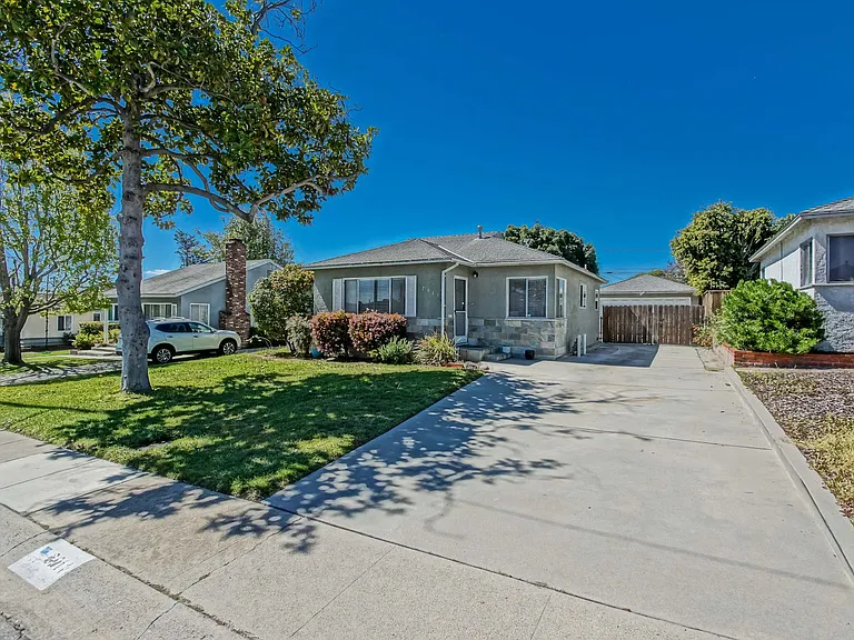 2911 Blaisdell Ave — Photo 1