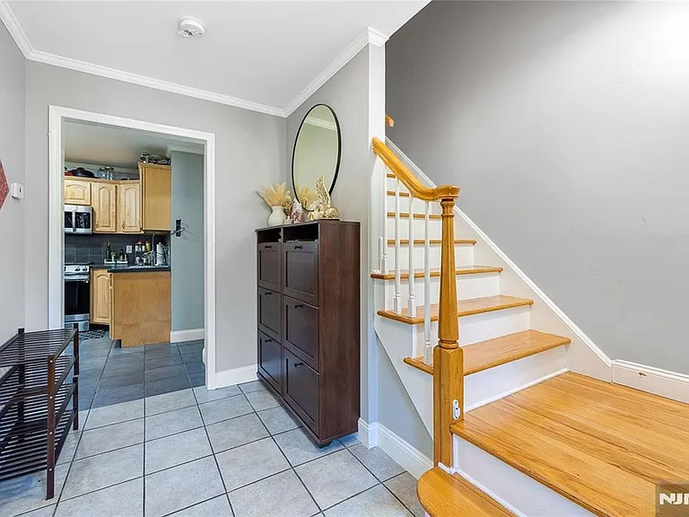 361 Walthery Ave — Photo 2
