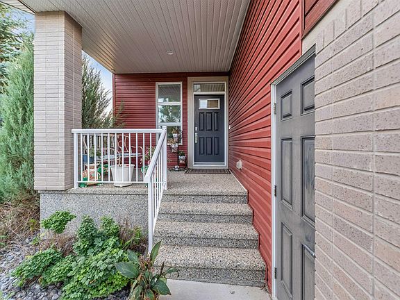4th image of 718 Charlesworth Way SW