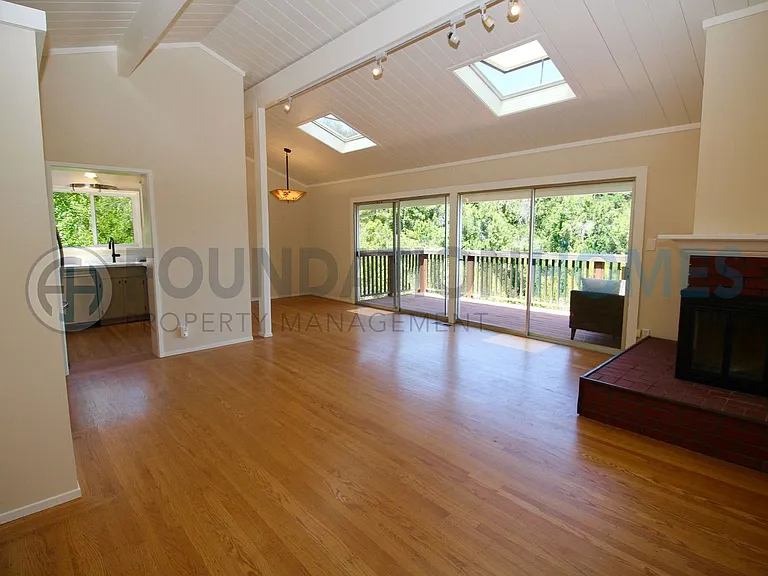 140 Redwood Rd — Photo 17