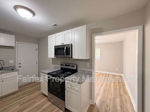 5th image of 2416 Owen St #B