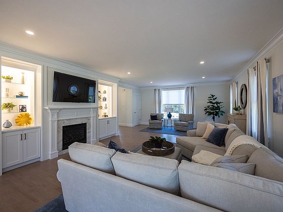 3rd image of 38 Crestwood Cir #38