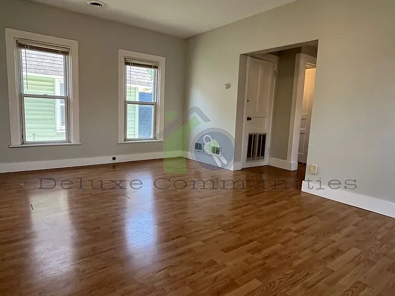 1021 Broadway Ave NW — Photo 6