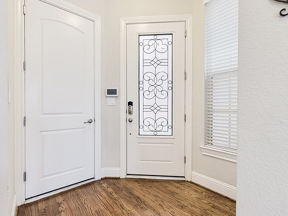 2nd image of 2627 Shady Woods Ln