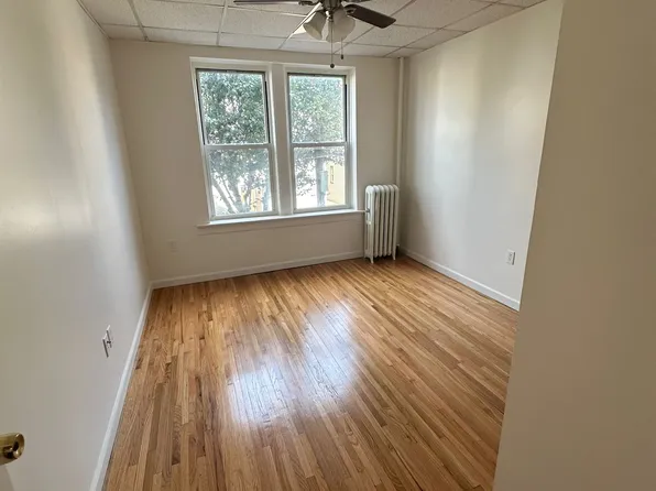 179 West 48th Street image 4 of 6